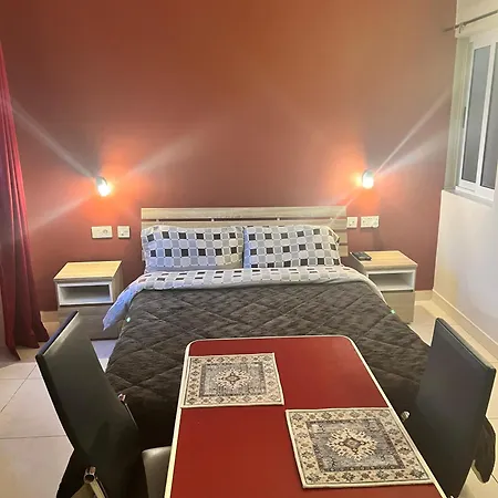 Apartment Twenty Antika
